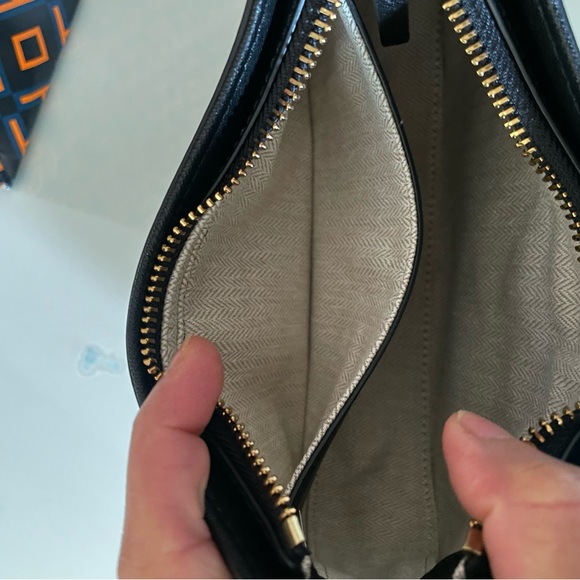 New, authentic emerson shoulder bag& matching wallet - Picture 9 of 16